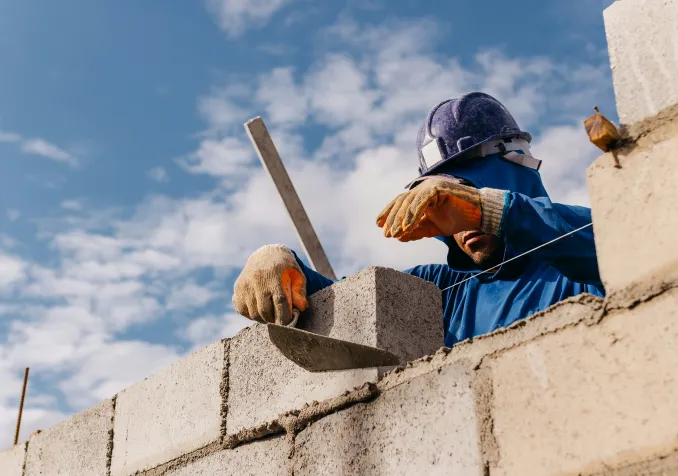 Monter, pierre après pierre, l’Église de demain. © JSB Co – unsplash