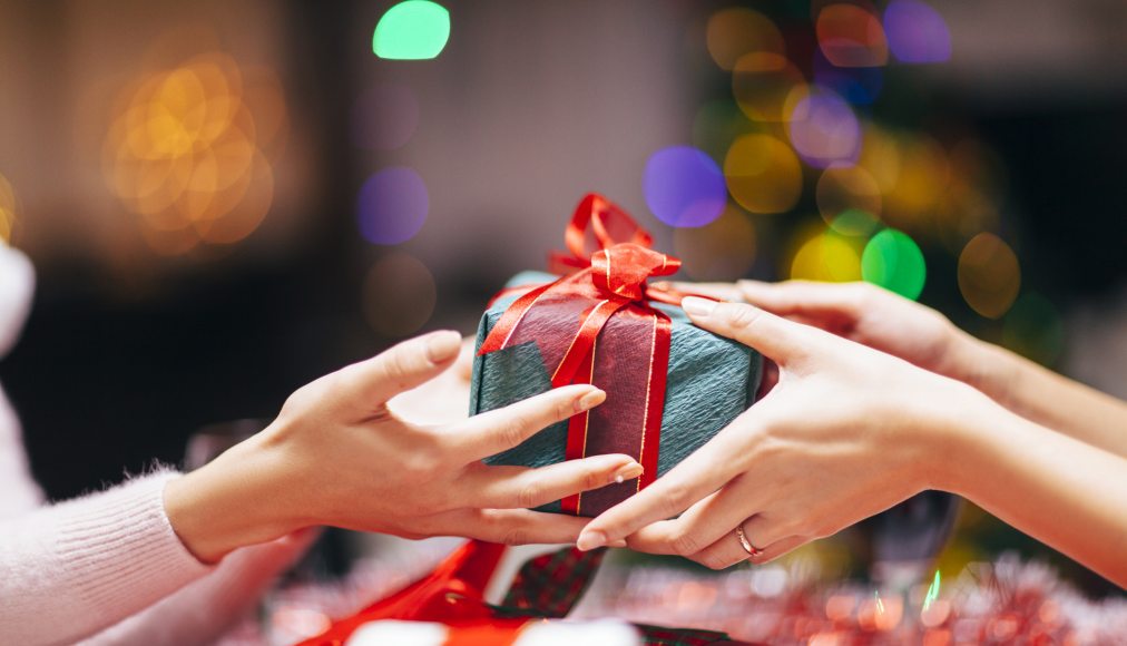 Le cadeau est un fait social. / © iStock/recep-bg