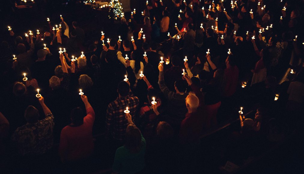 Alors que leurs rangs sont souvent bien clairsemés tout au long de l’année, les Églises continuent de faire le plein au soir du 24 décembre. / IStock