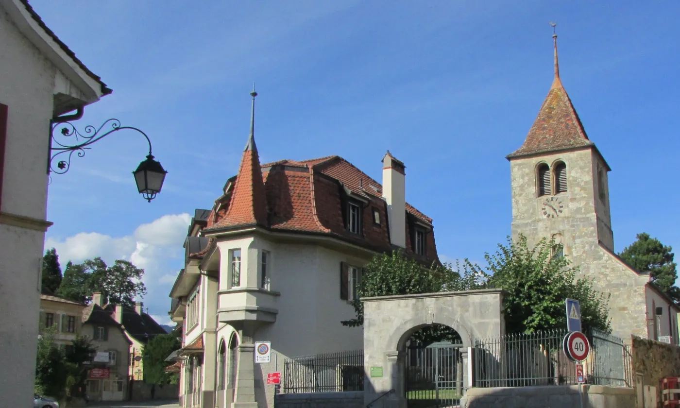 Bevaix (©René Hourdry, CC BY-SA 4.0 Wikimedia Commons)