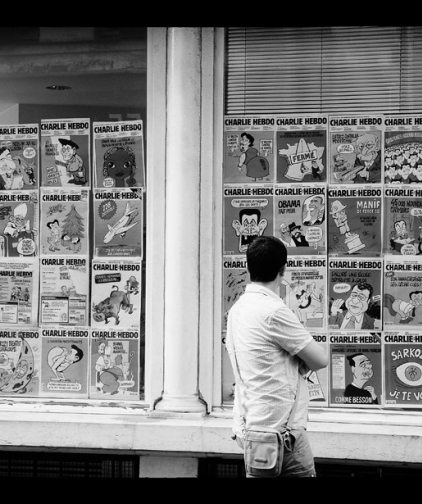 Vitrine de la rédaction de «Charlie Hebdo», prise avant l&#039;incendie de leur précédent local. / Flickr / Gongashan