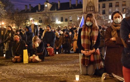 Une manifestation s&#039;est tenue devant l&#039;église Saint-Sulpice, à Paris, pour la réouverture des messes. / Facebook