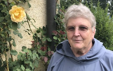 Françoise Mathez, soeur de Grandchamp et auteure de &quot;Aux invités de la vie&quot; / ©Gabrielle Desarzens / RTSreligion